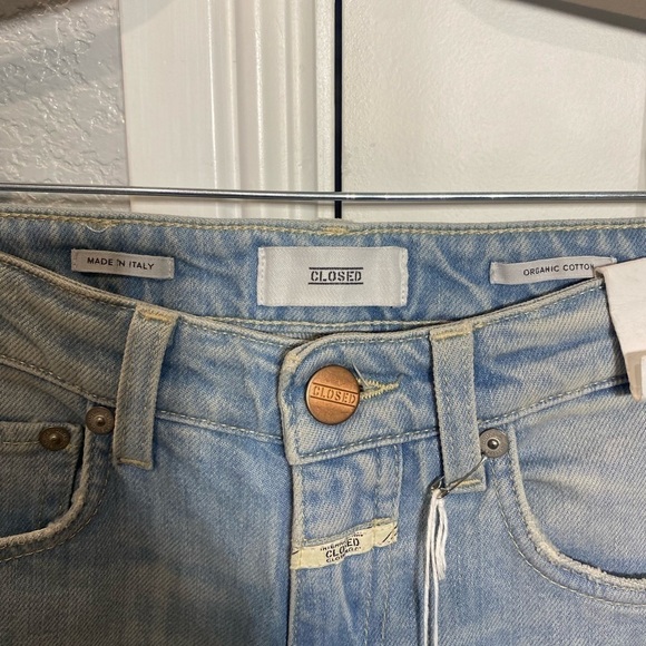 CLOSED "BAYLIN RIPPED RAW HEM STRAIGHT LEG" Jeans In "LIGHT BLUE" - Picture 11 of 16